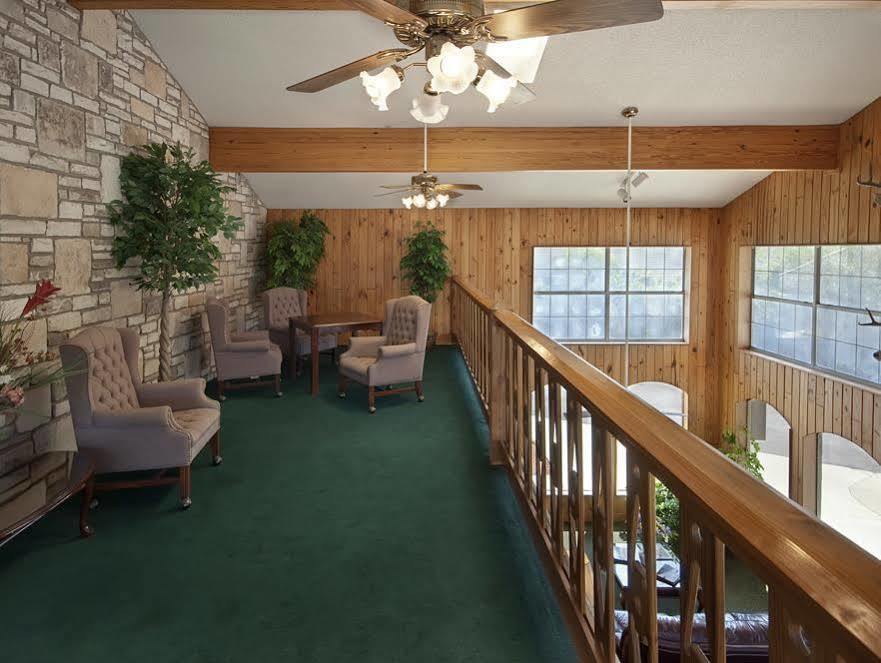 Best Western Sunday House Inn Kerrville Kültér fotó